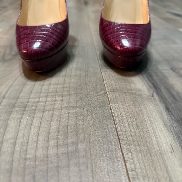 Jimmy Choo Burgundy Croc-Embossed Platform Pumps - Picture 4 of 9
